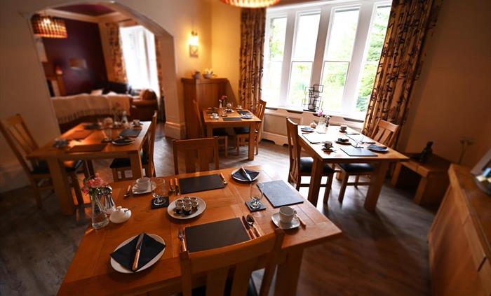 breakfast room